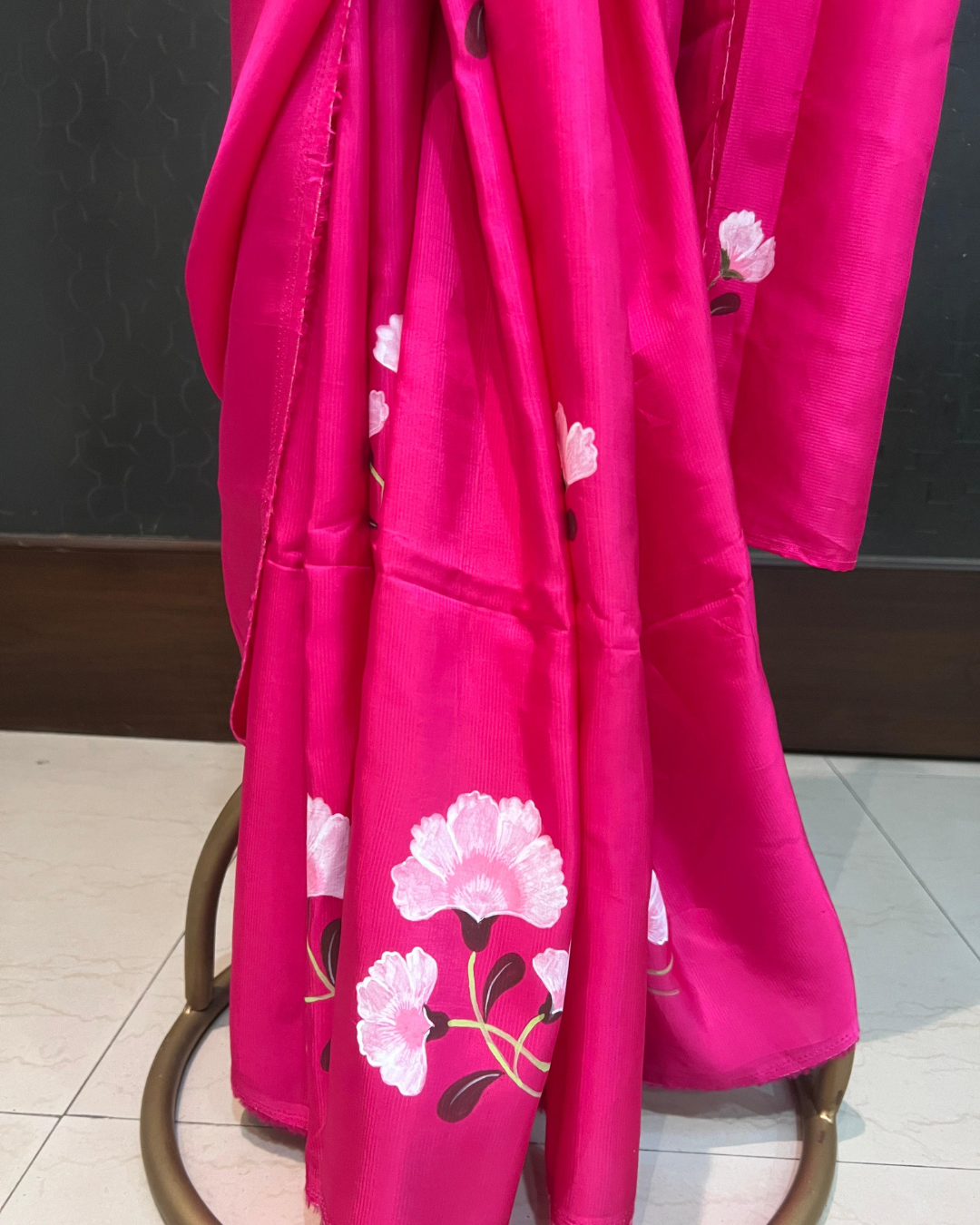 Carnation pink crepe saree - Image 3