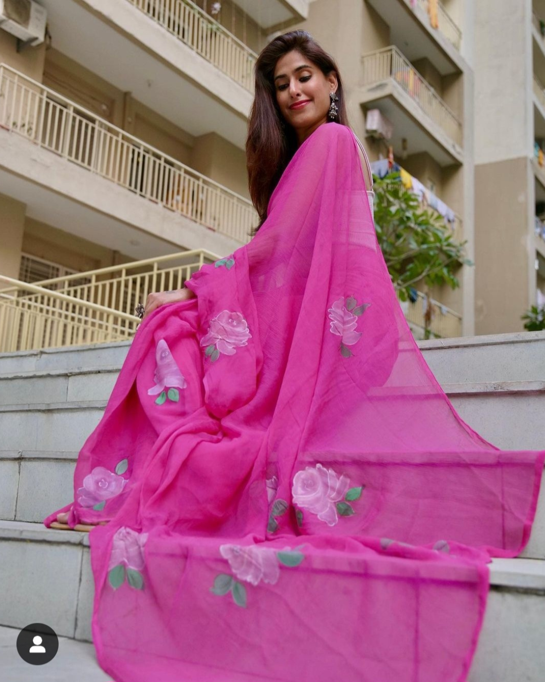 Rose magenta chiffon saree - Image 3